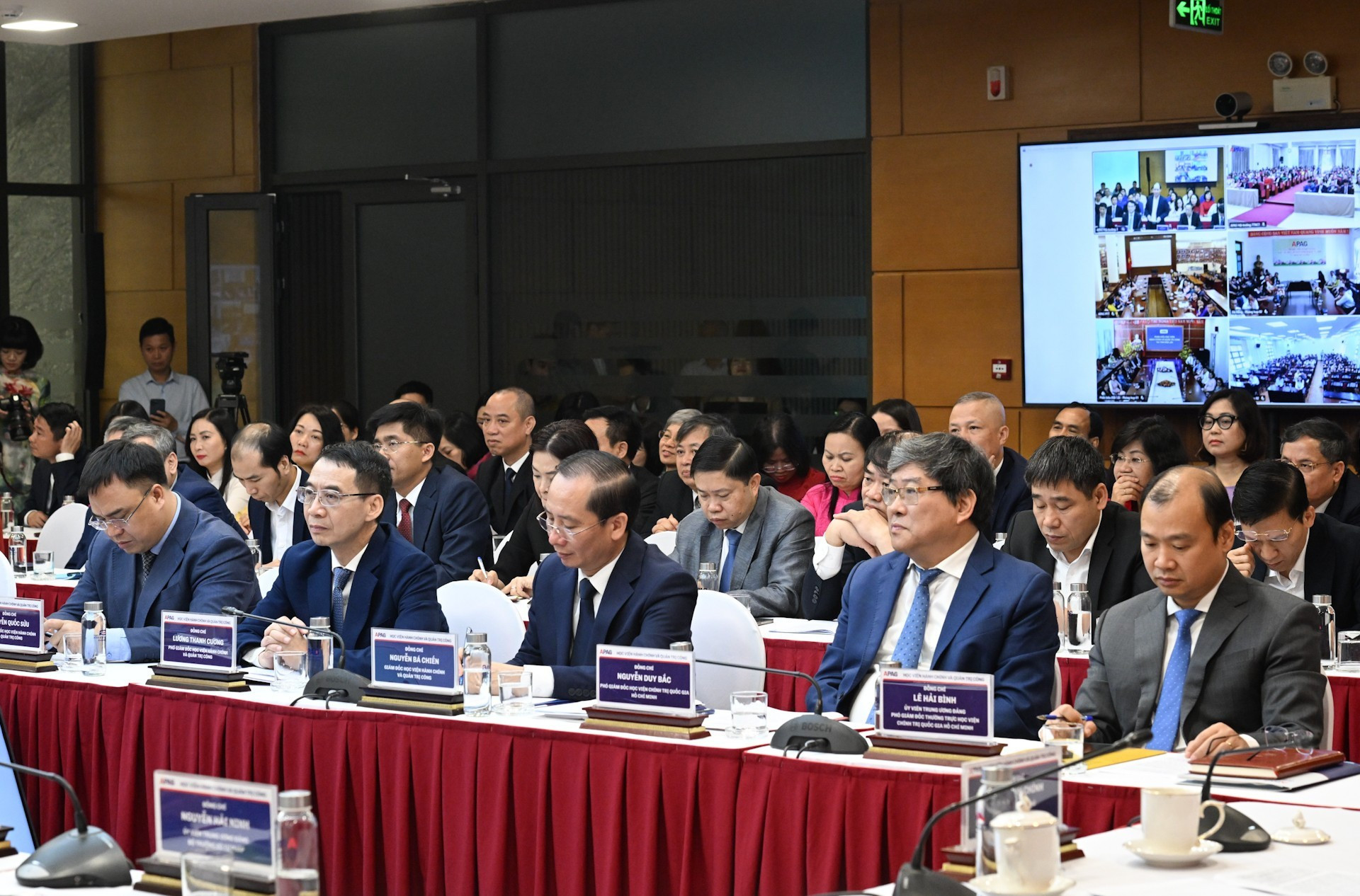 Делегаты на рабочей встрече.