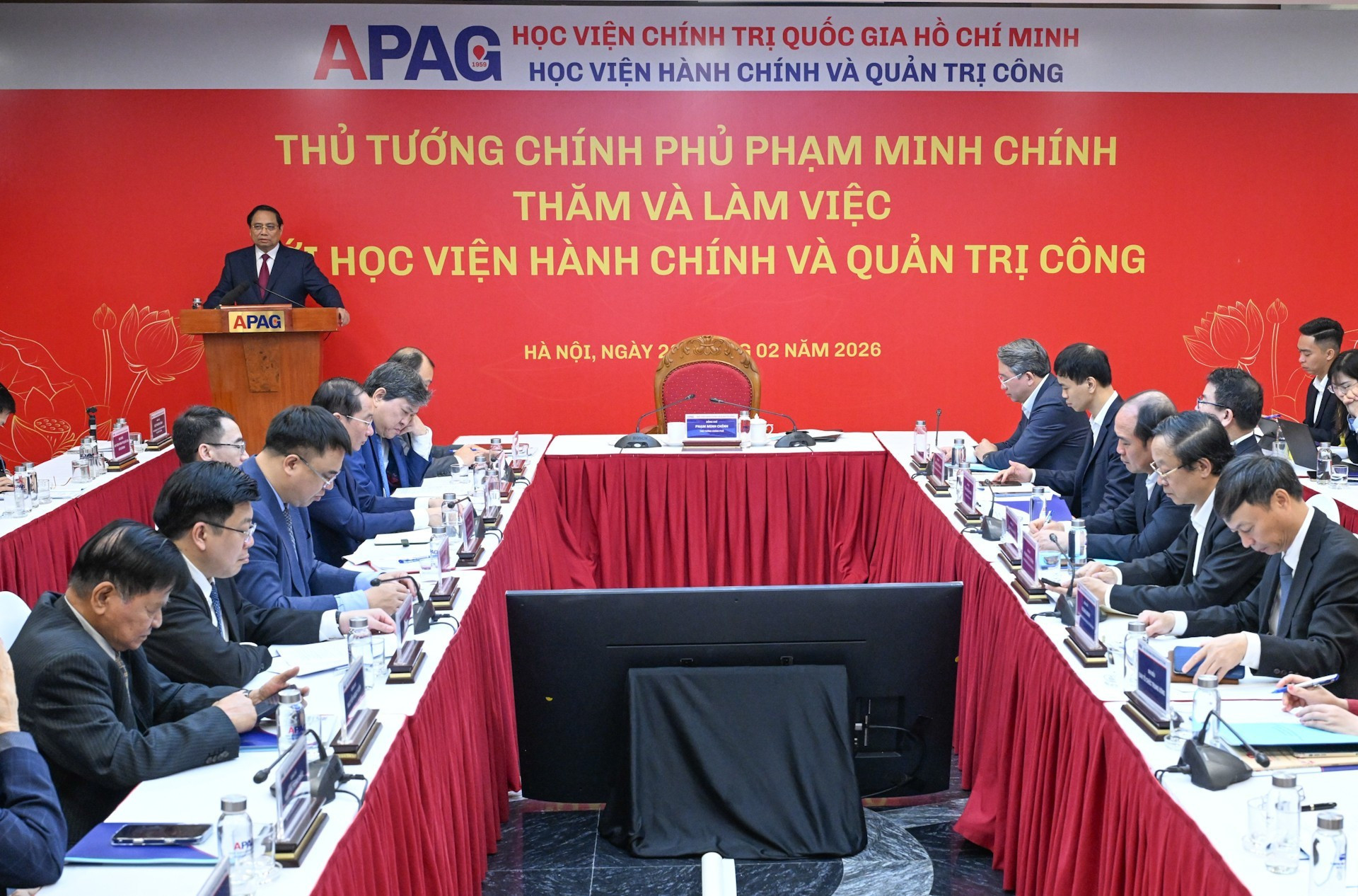 Общий вид рабочей встречи.