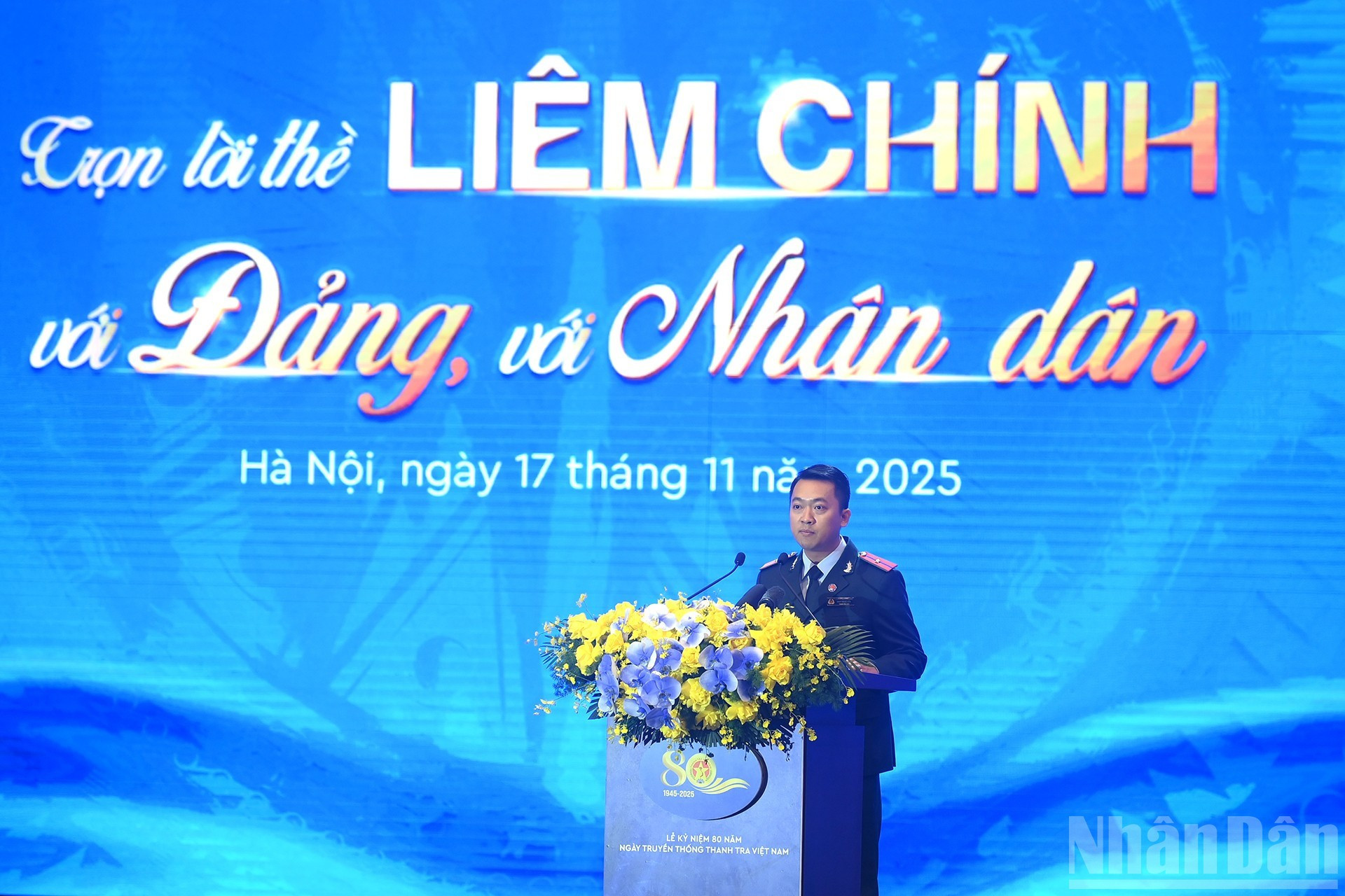 Представитель молодого поколения инспекционного сектора Вьетнама выступает на мероприятии.