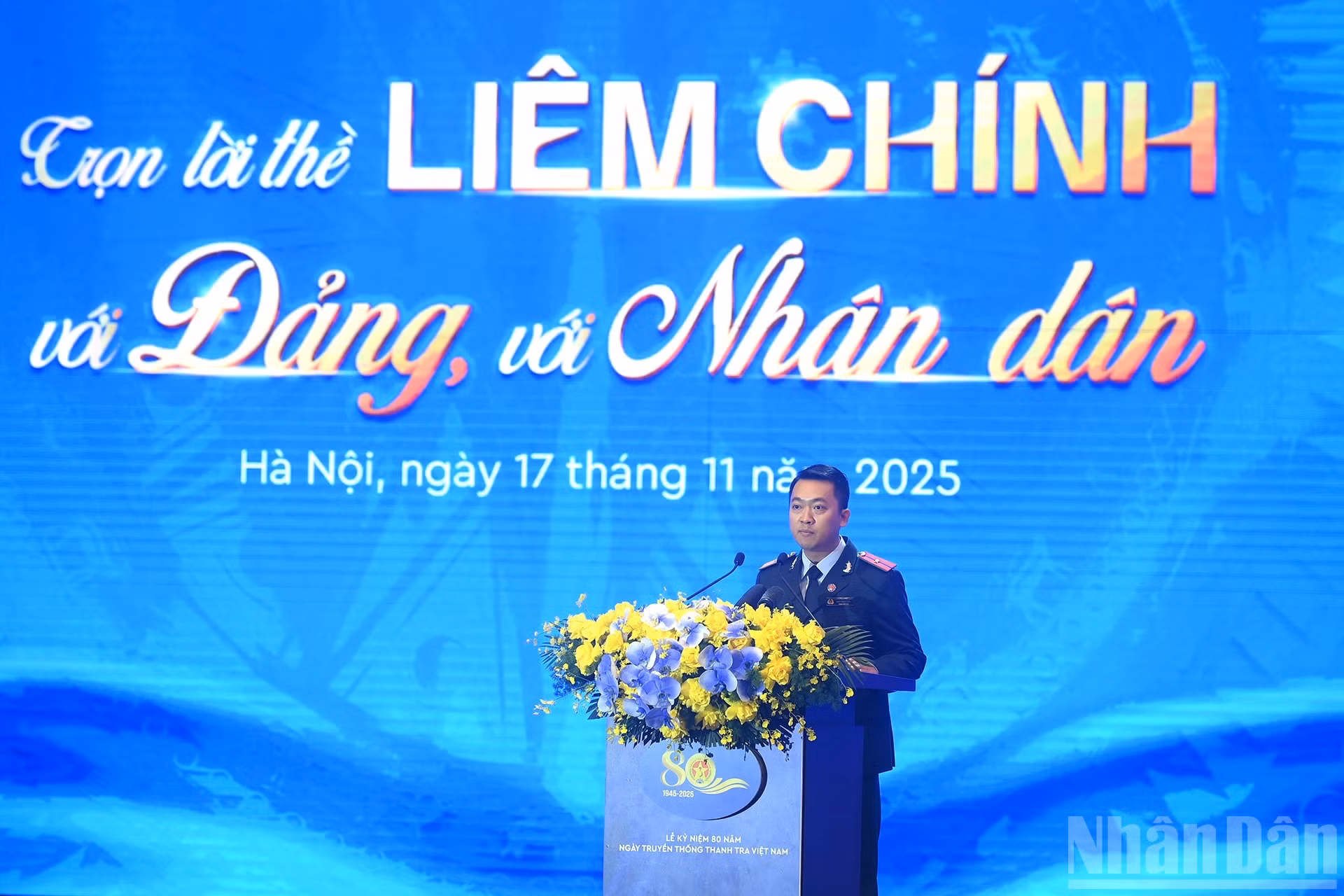 Представитель молодого поколения инспекционного сектора Вьетнама выступает на мероприятии.