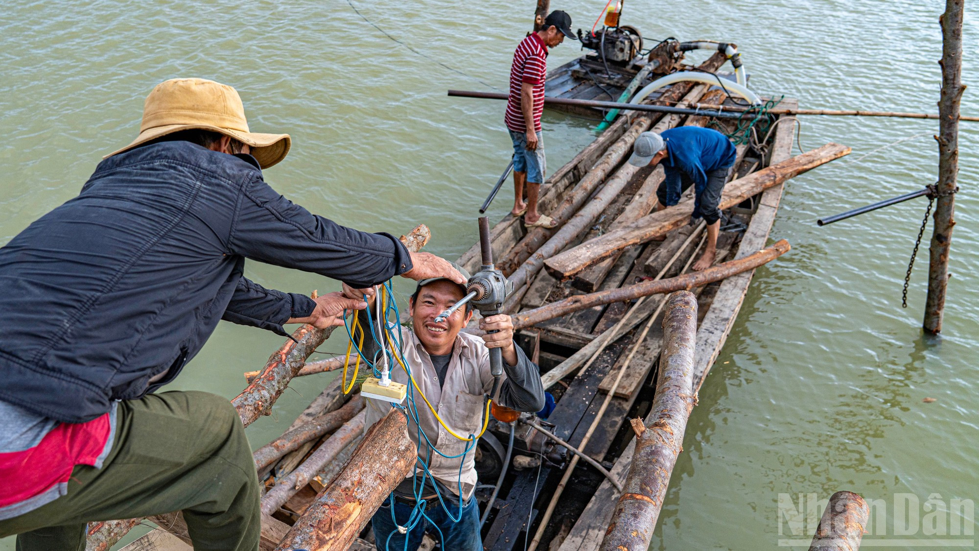 После завершения работ он продолжит оставаться одним из самых длинных деревянных мостов во Вьетнаме.