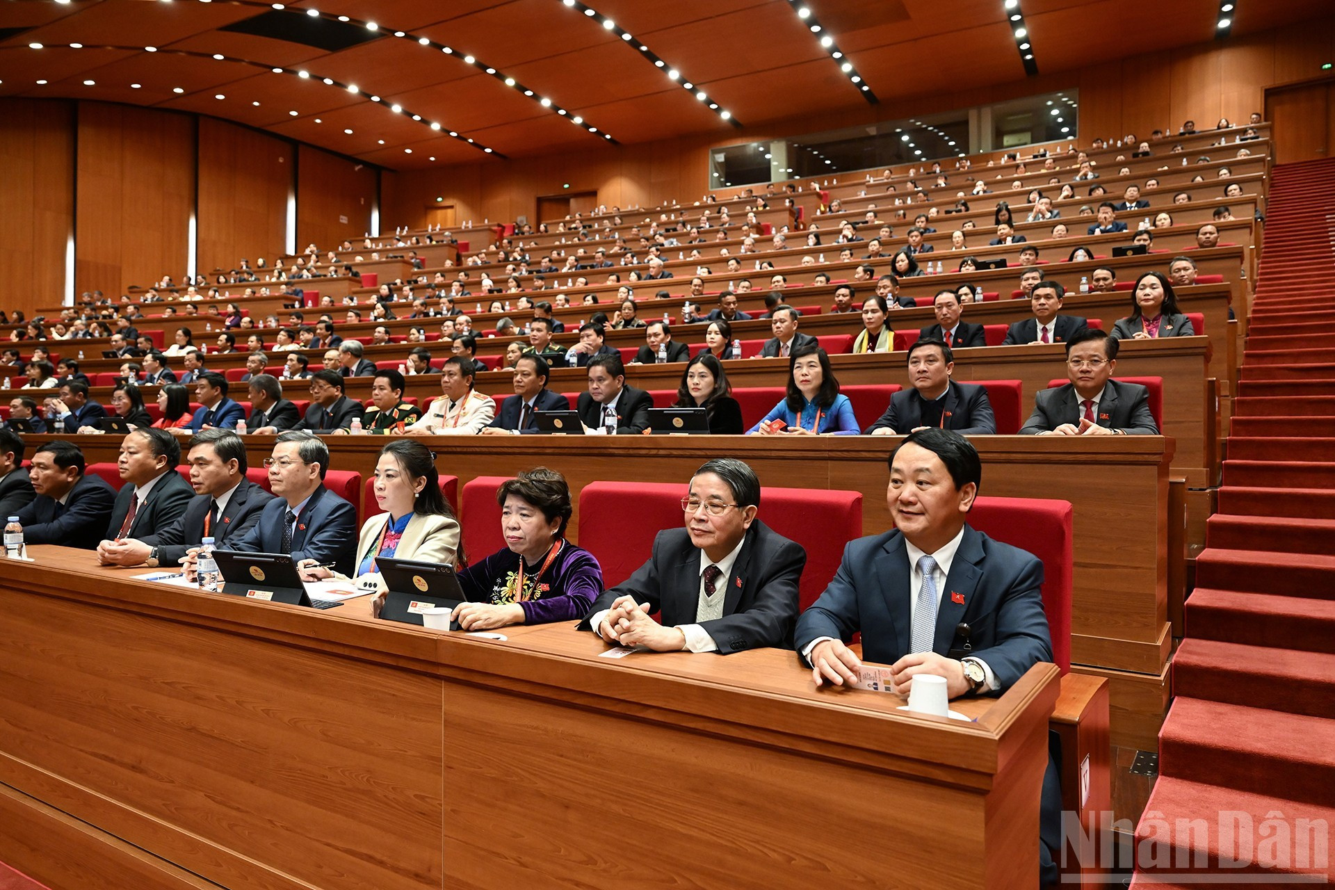 Делегаты делегации парторганизации провинции Лангшон на заседании. (Фото: Зюи Линь)