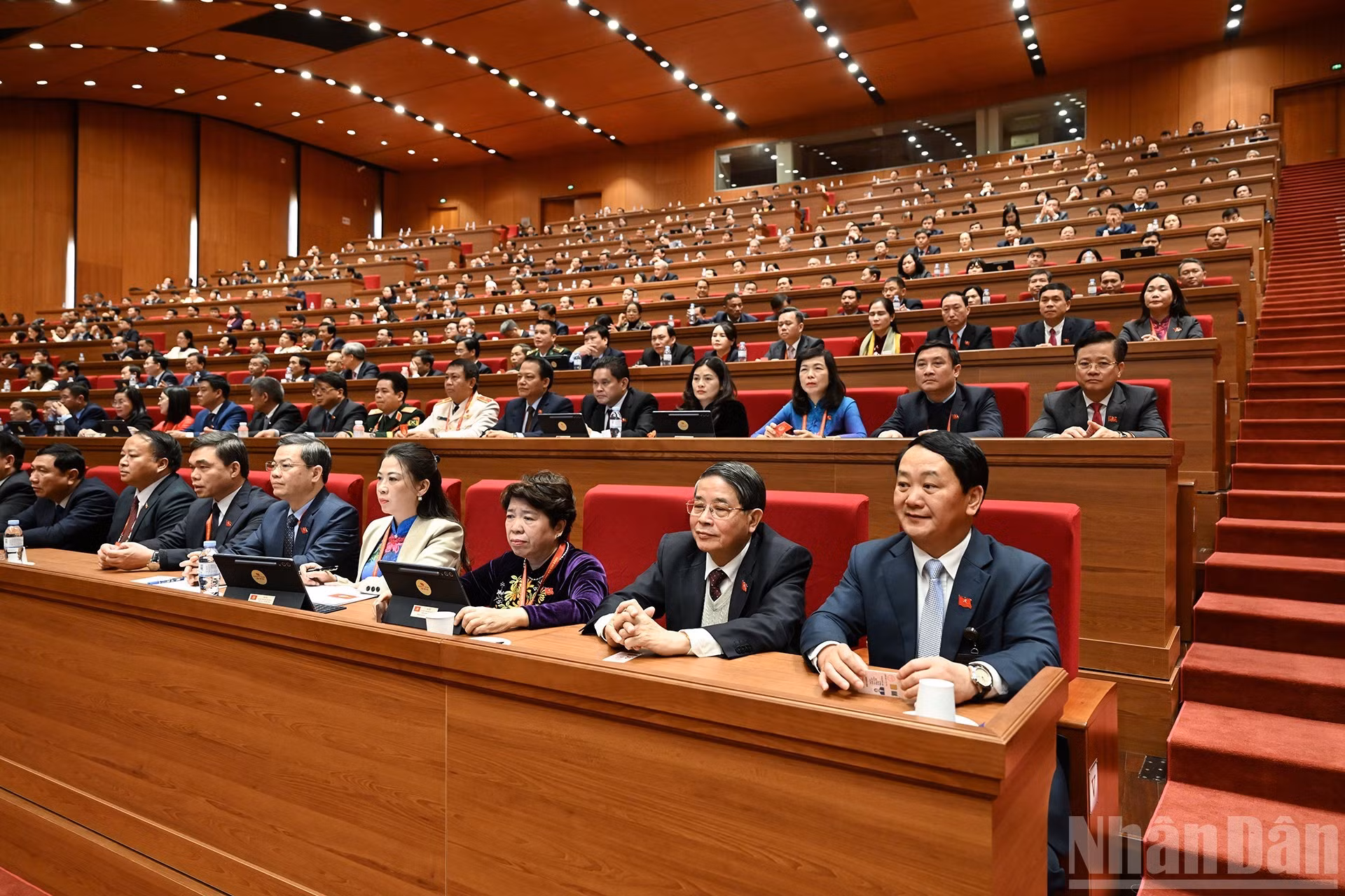 Делегаты делегации парторганизации провинции Лангшон на заседании. (Фото: Зюи Линь)