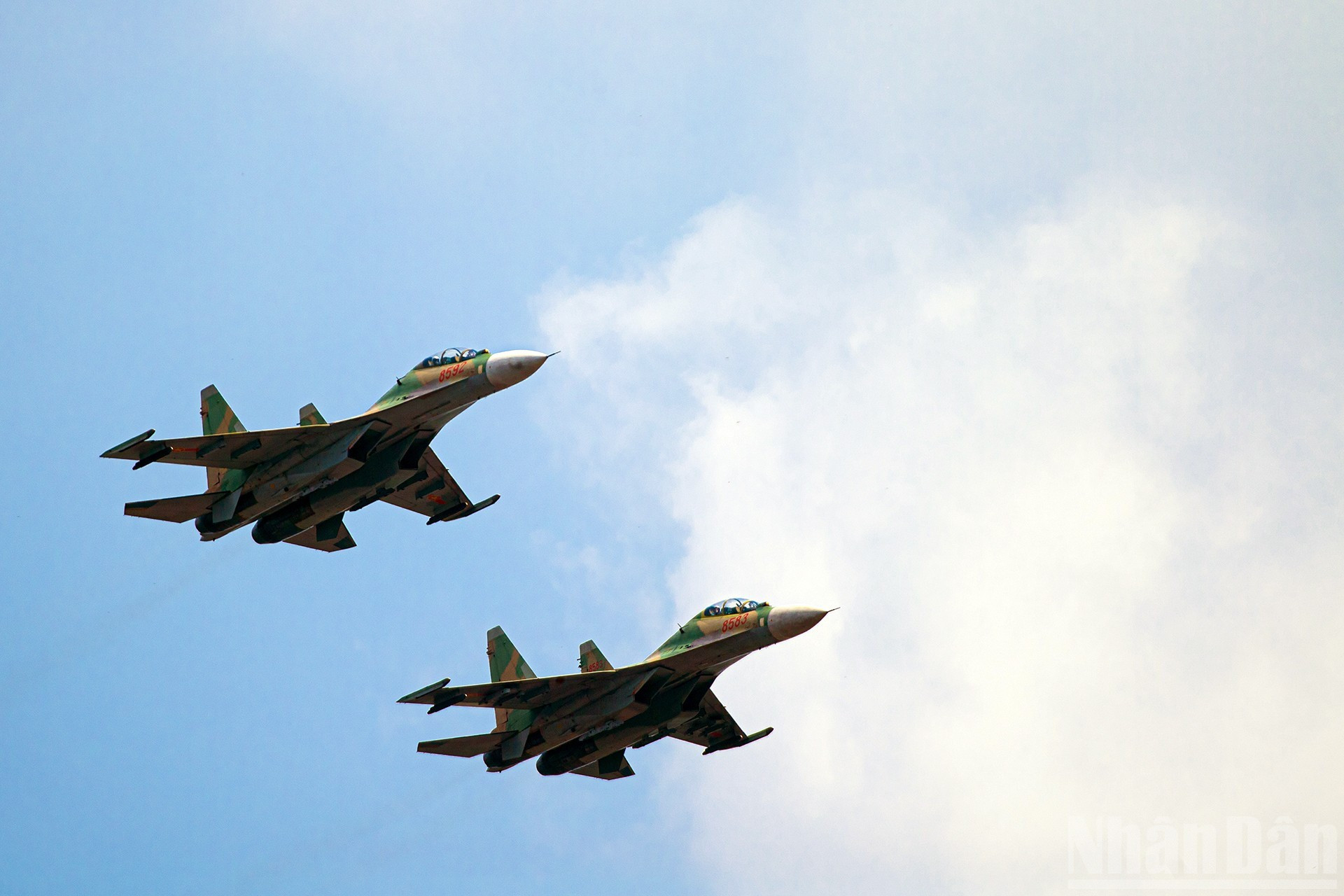 Су-30МК2, прозванный «королевской коброй», является гордостью и основной ударной силой ВВС Вьетнамской народной армии. Су-30МК2, прозванный «королевской коброй», является гордостью и основной ударной силой ВВС Вьетнамской народной армии.