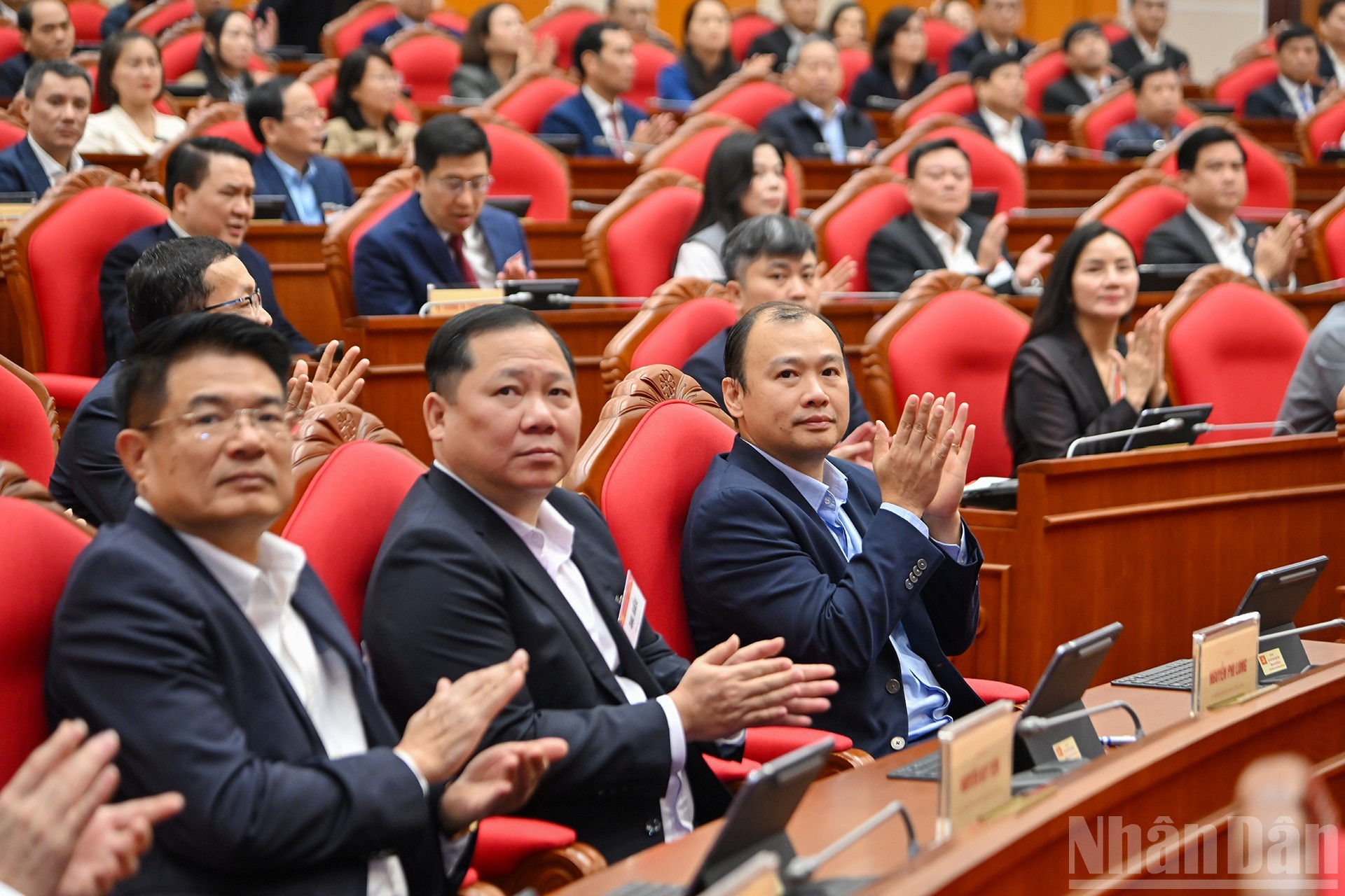 Делегаты участвуют в конференции.