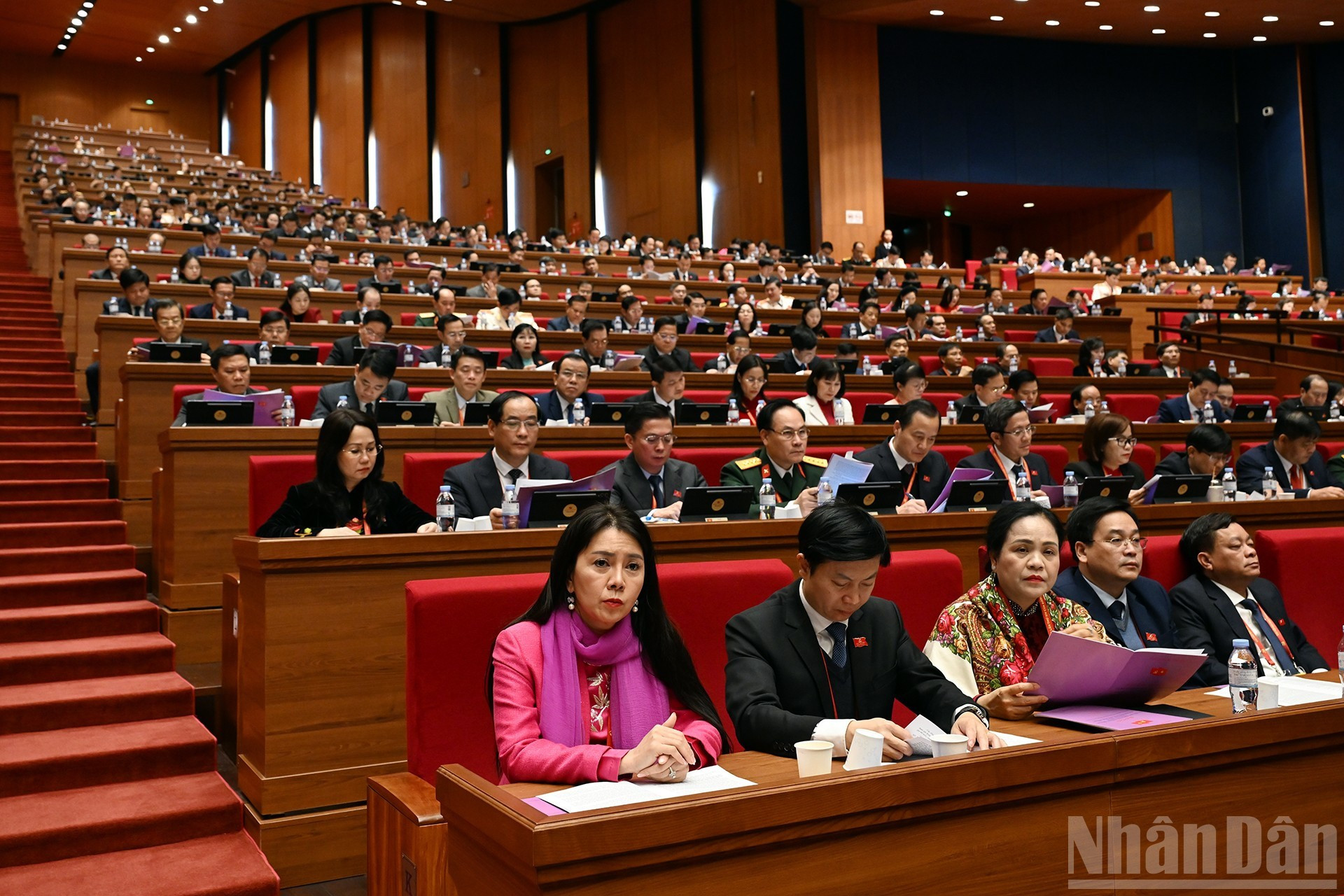 Делегаты делегации парторганизации провинции Лангшон на заседании. (Фото: Зюи Линь)