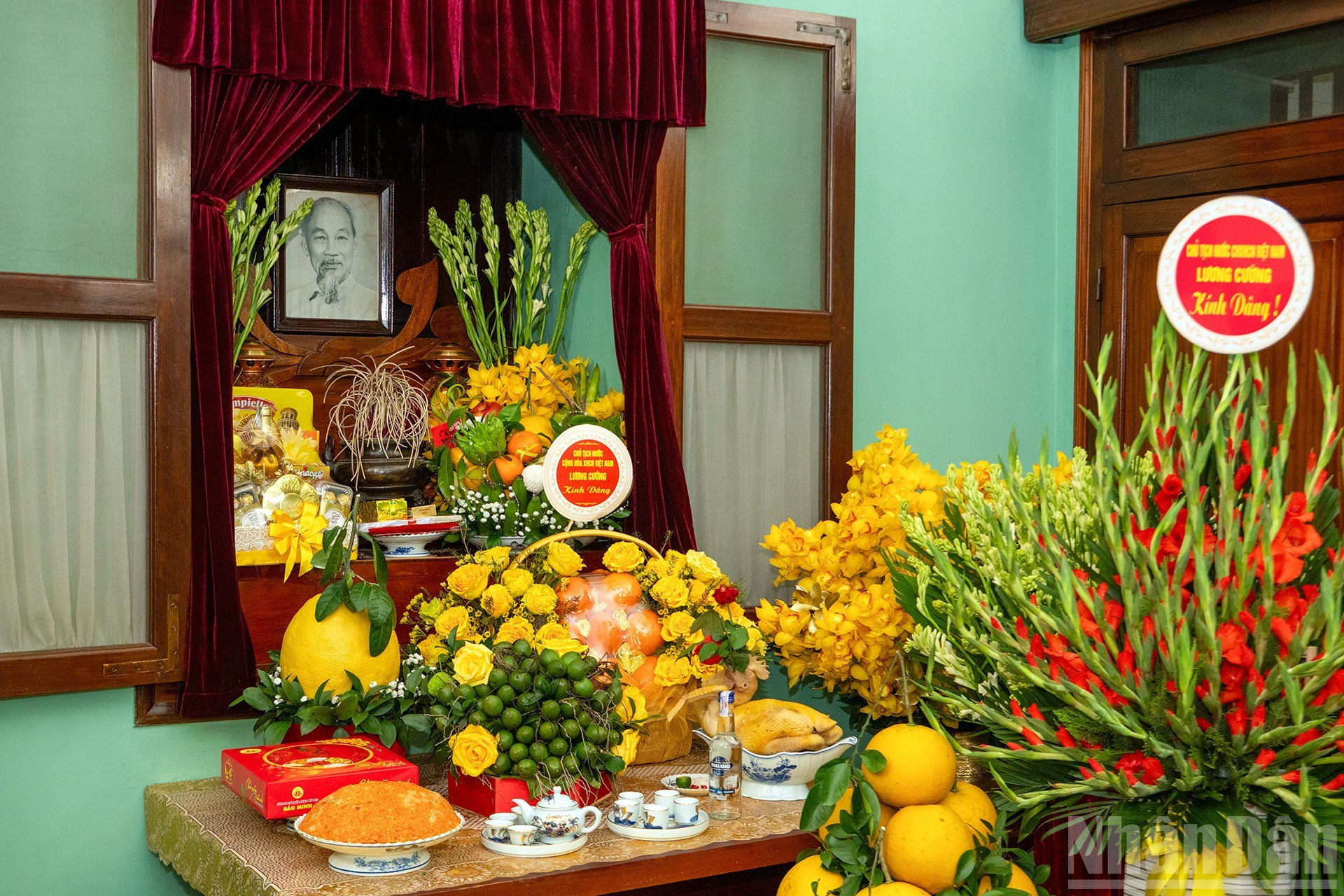 Дом № 67 – это место, где Президент Хо Ши Мин жил и работал в последние годы своей жизни. Здесь хранятся многие реликвии, связанные с его жизнью и великой революционной деятельностью.