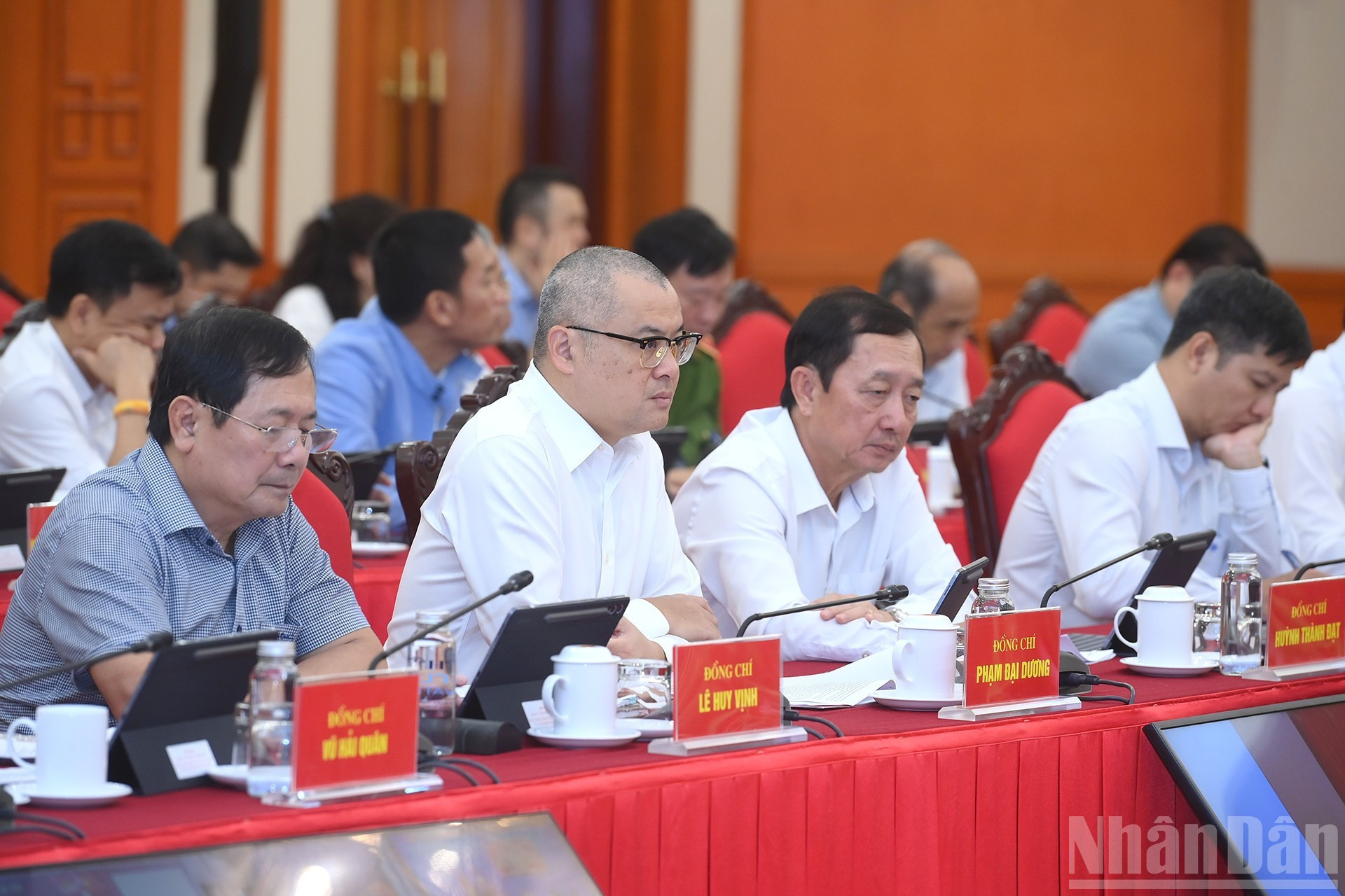 Участники заседания.