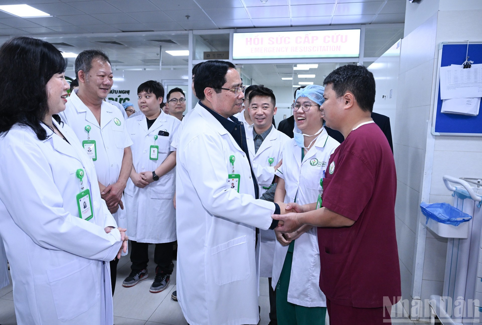 Премьер-министр Фам Минь Тьинь поздравляет с Тэтом руководящие кадры, врачей и медицинский персонал больницы Вьетнамско-немецкой дружбы Вьетдык.