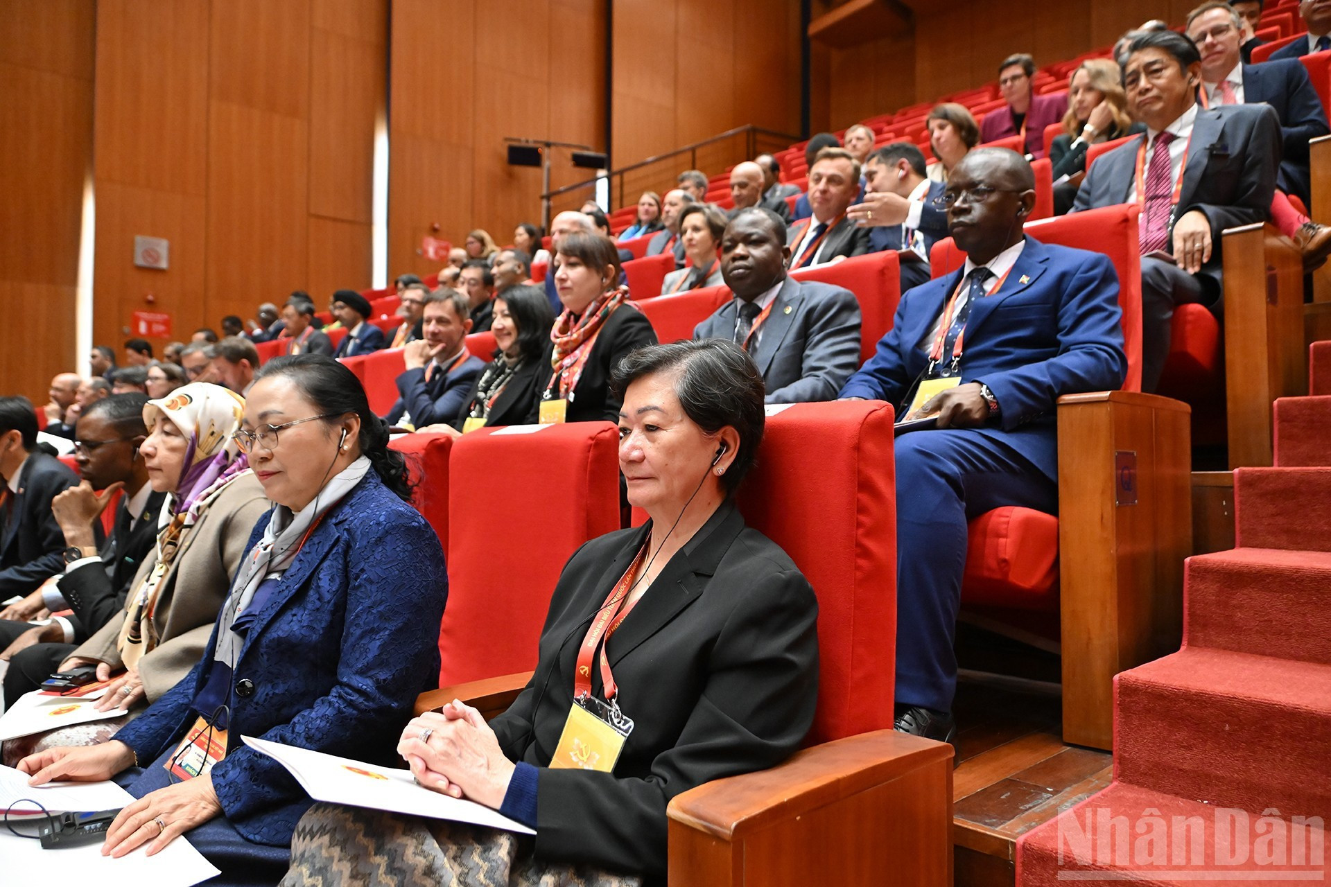 Иностранные гости на заключительном заседании. (Фото: Тхюи Нгуен)