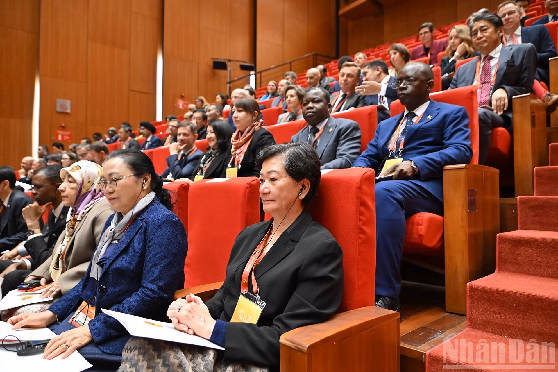 Иностранные гости на заключительном заседании. (Фото: Тхюи Нгуен)