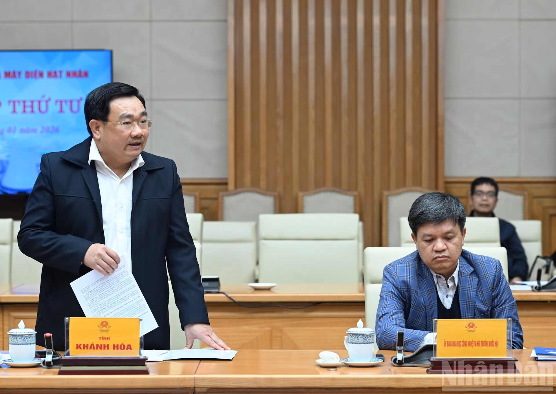 Заместитель председателя Народного комитета провинции Кханьхоа Чинь Минь Хоанг выступает на мероприятии.