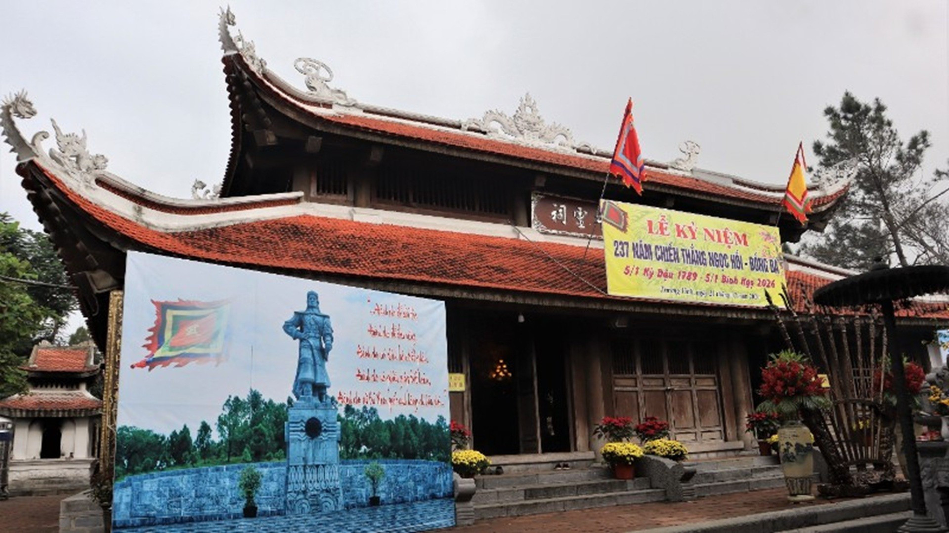 Под гениальным руководством Куанг Чунга – Нгуен Хюэ крестьянское движение Тэйшон свергло феодальный режим Чинь – Нгуен, разгромило сиамских и цинских захватчиков, защитив независимость, свободу и единство страны.