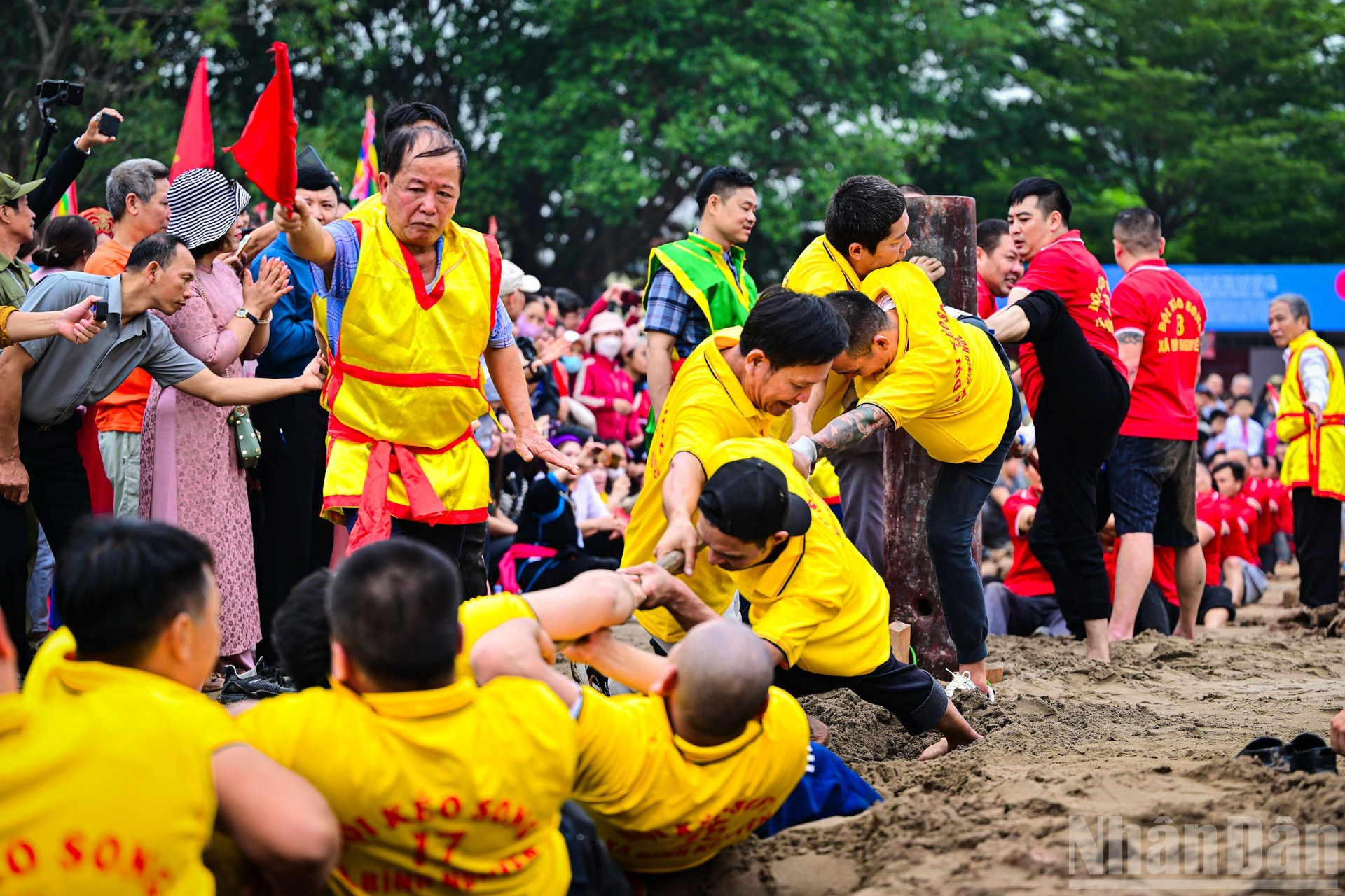 В рамках программы прошел обмен и демонстрация ритуала и игры «Перетягивание каната» с участием Ассоциации перетягивания каната Gijisi (город Данджин, Южная Корея) и восьми сообществ во Вьетнаме.