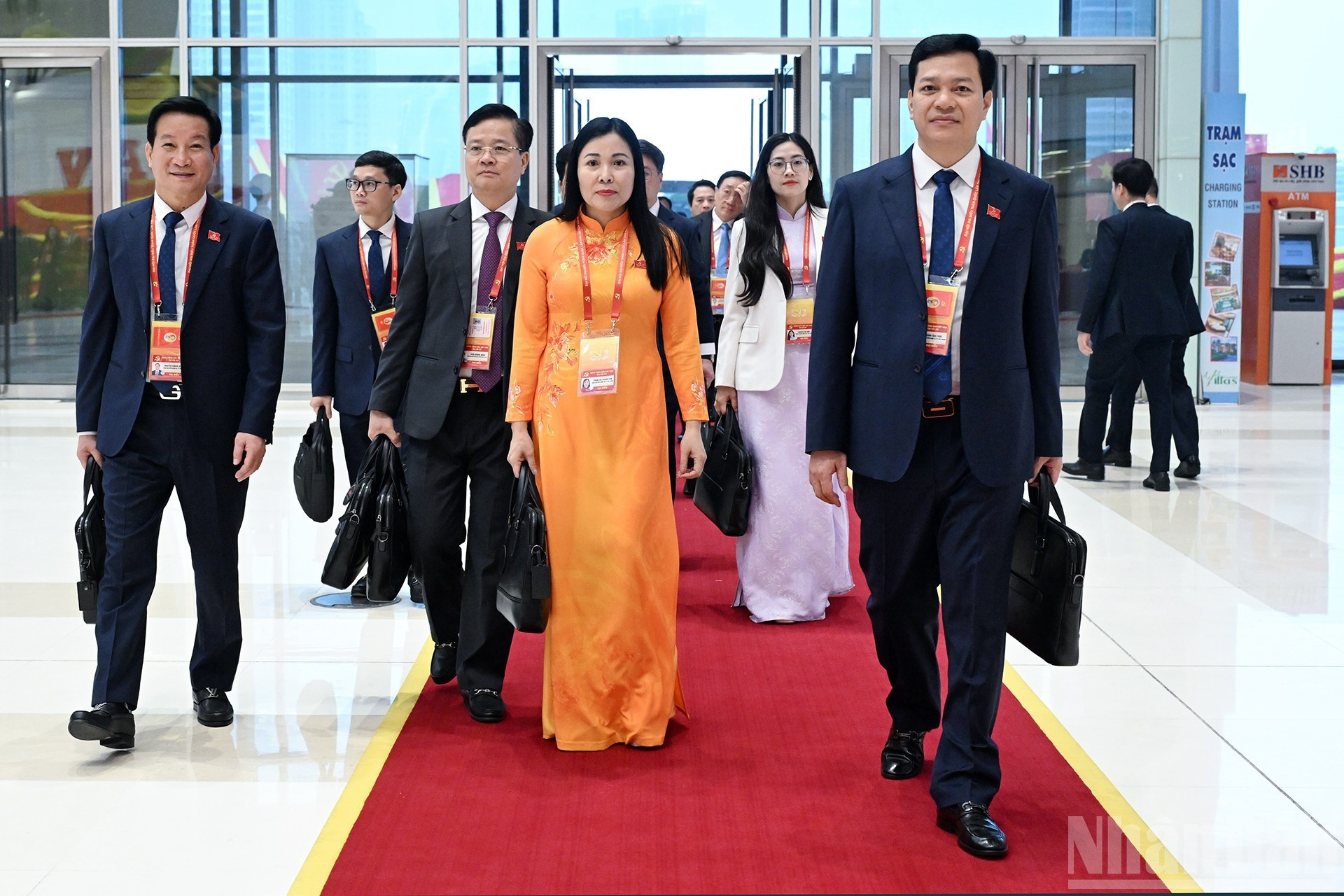 Делегаты прибывают на подготовительное заседание XIV съезда Партии. (Фото: Чан Хай)