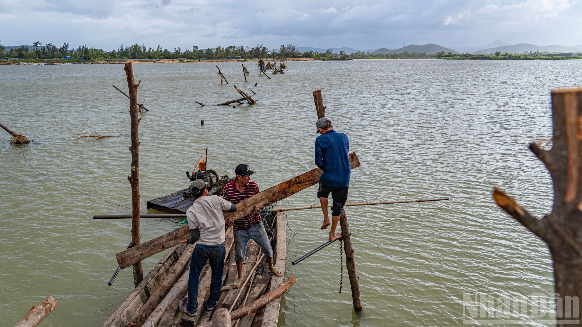Мост, возводимый из года в год, неизменно сохраняет свою «душу» – первоначальную архитектуру образца 1998 года.