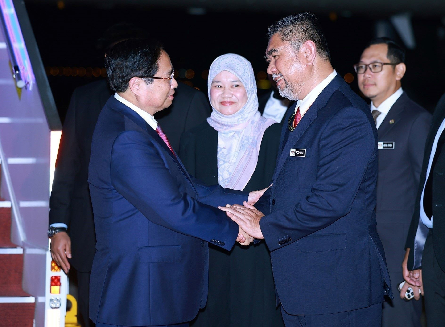 Церемония встречи Премьер-министра Фам Минь Тьиня в международном аэропорту Куала-Лумпура. (Фото: ВИА)