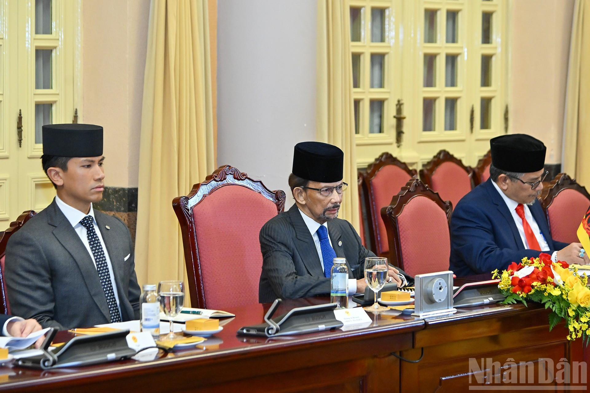 Султан Брунея-Даруссалама Хаджи Хассанал Болкиах выступает с речью.