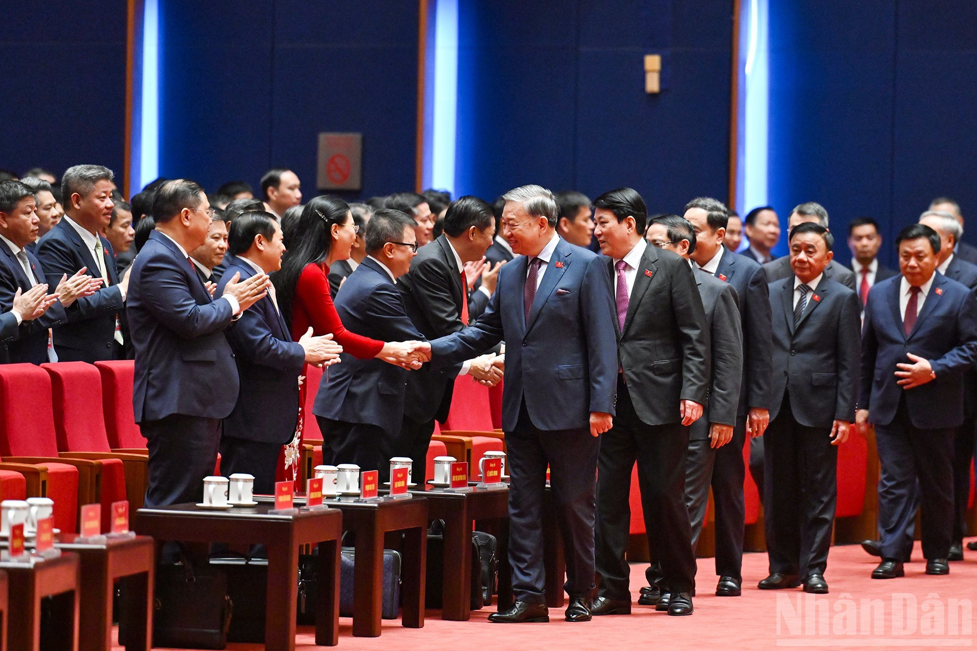 Руководители Партии и Государства, делегаты на подготовительном заседании. (Фото: Чан Хай)
