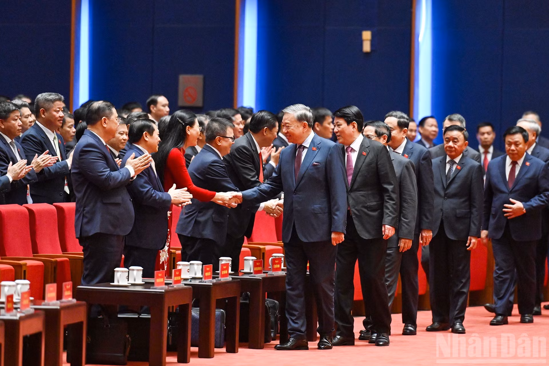 Руководители Партии и Государства, делегаты на подготовительном заседании. (Фото: Чан Хай)