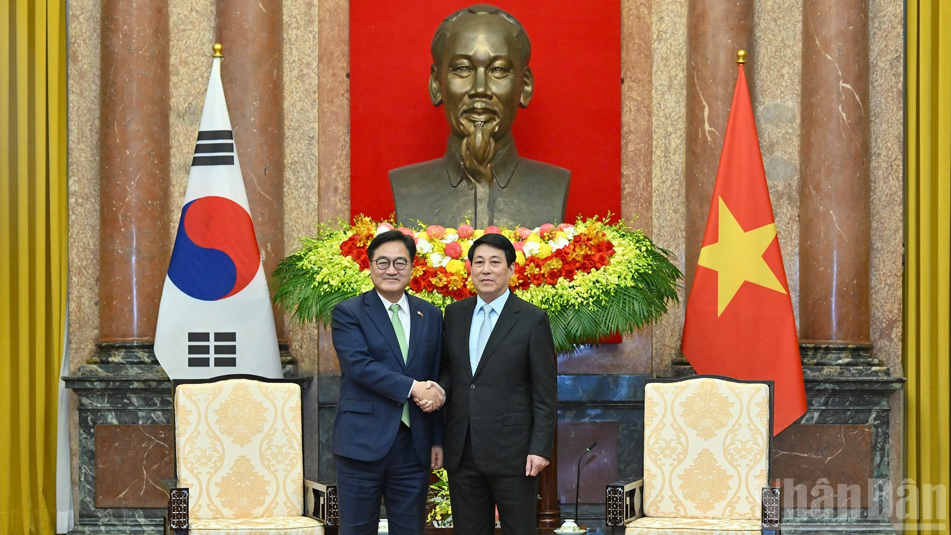Президент Вьетнама Лыонг Кыонг и Председатель Национального собрания Республики Корея У Вон Сик.