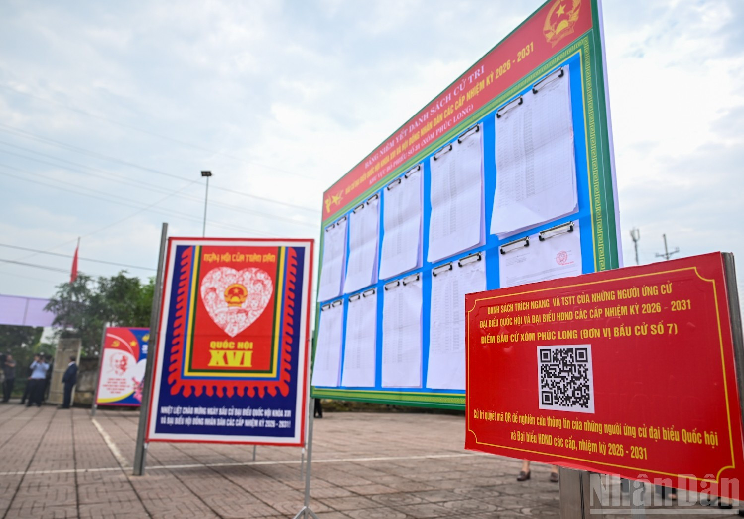 Зона размещения списков избирателей и кратких биографий кандидатов в депутаты НС XVI созыва и Народных советов всех уровней на срок 2026-2031 годов на избирательном участке деревни Фуклонг.