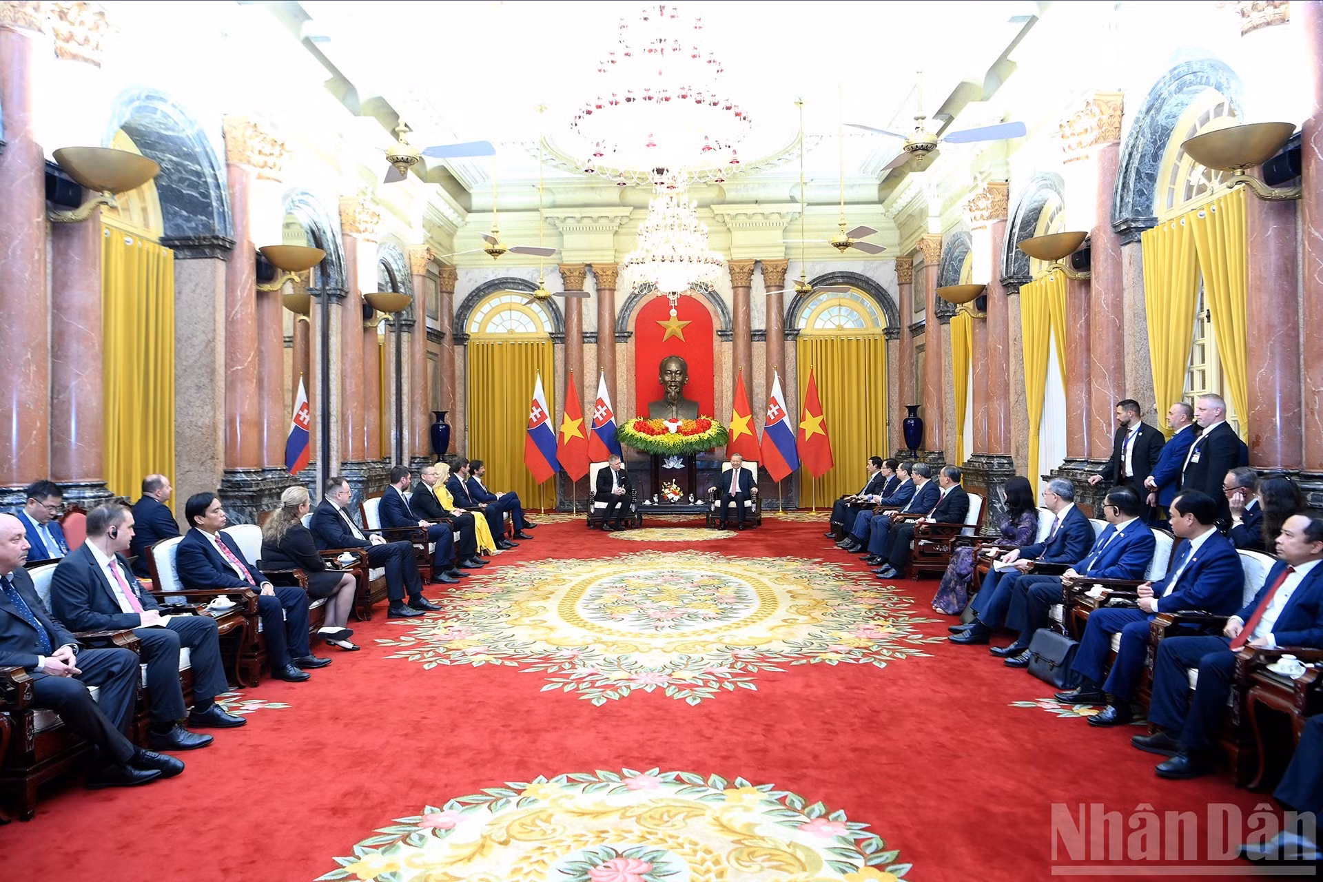 Общий вид приема Премьер-министра Словакии Роберта Фицо в Президентской резиденции.