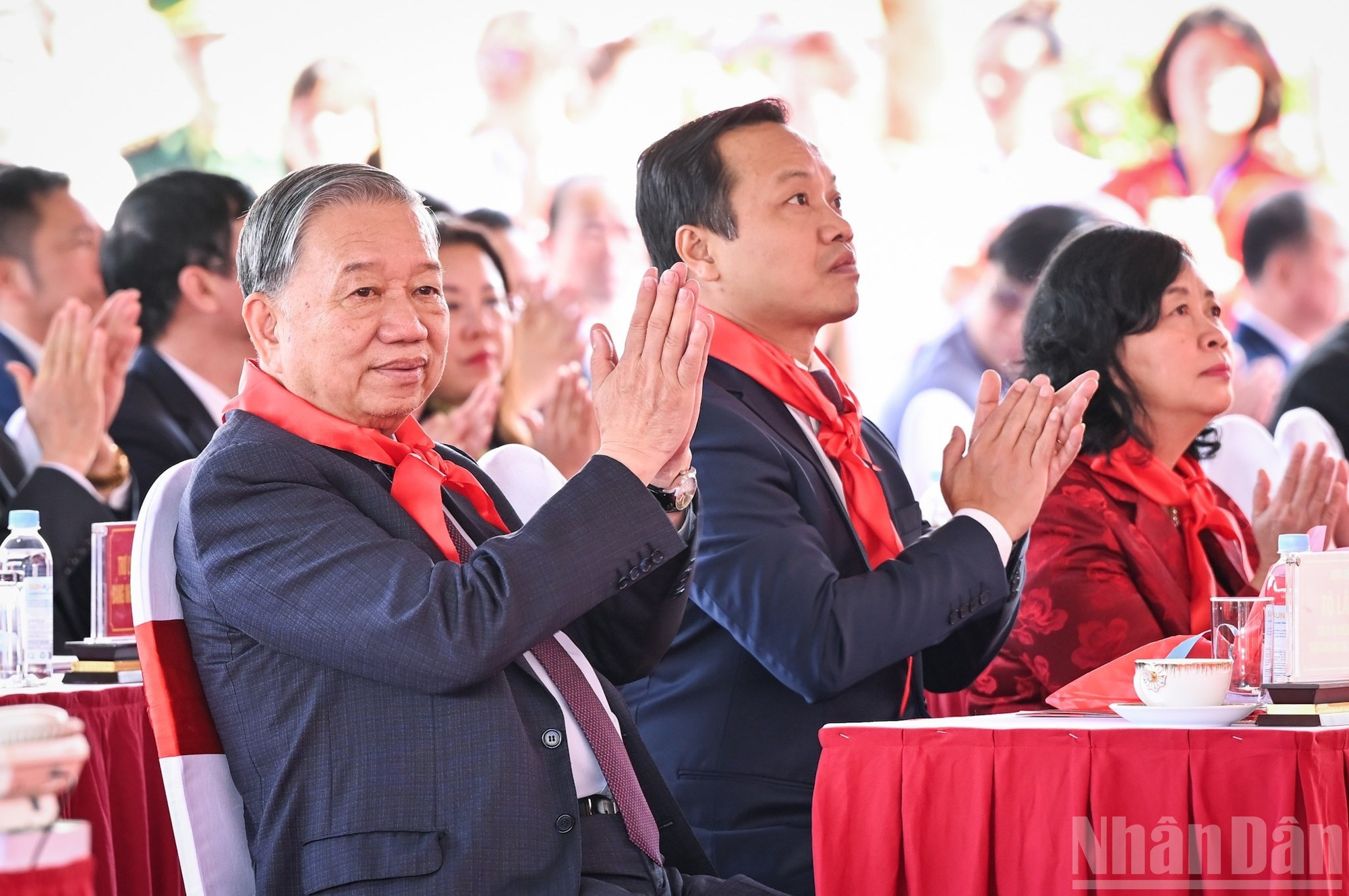 Генеральный секретарь ЦК КПВ То Лам принимает участие в церемонии открытия межуровневой школы-интерната Шипафин.