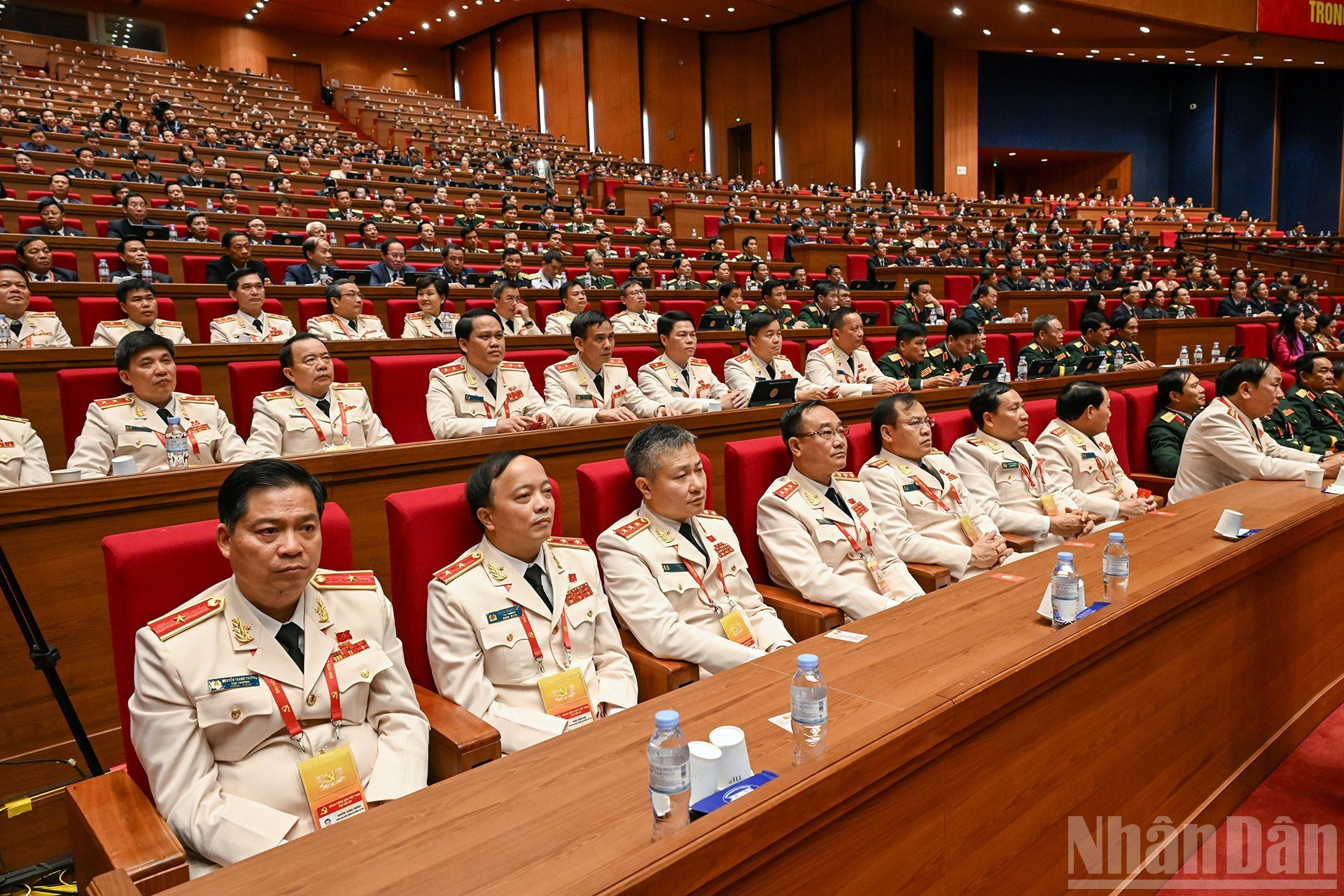 Делегация Центральной парторганизации Сил общественной безопасности на заседании. (Фото: Чан Хай)