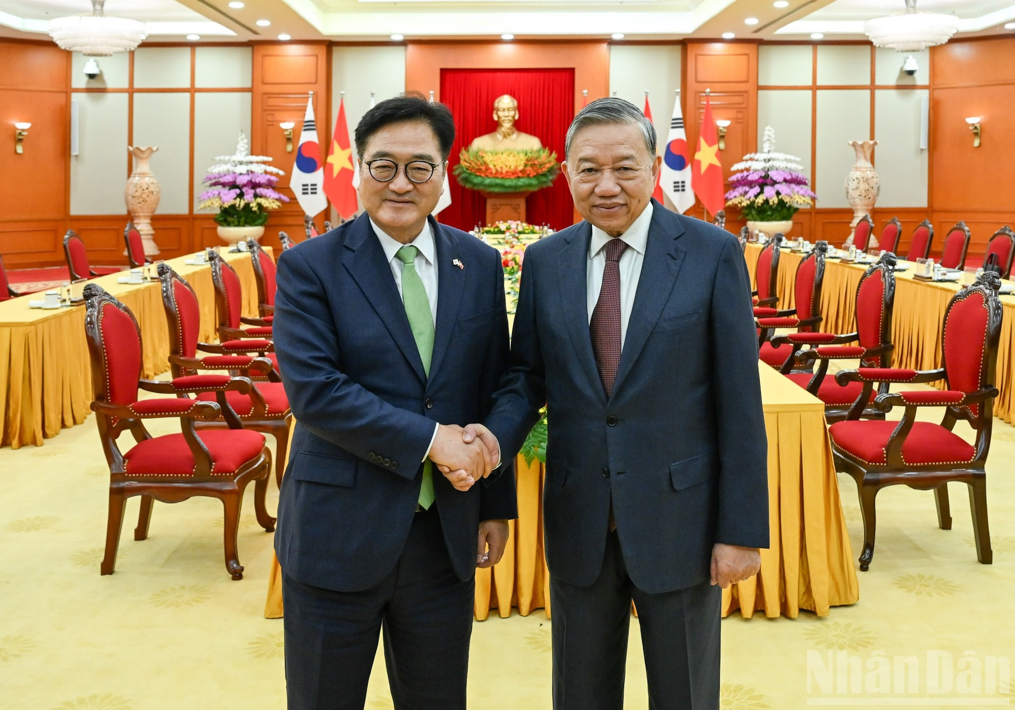 Генеральный секретарь ЦК КПВ То Лам принимает Председателя Национального собрания Республики Корея У Вон Сика.