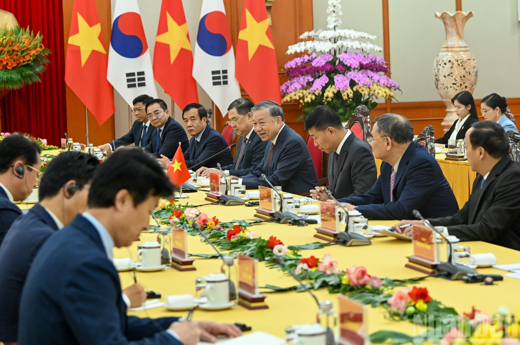 Генеральный секретарь ЦК КПВ То Лам и представители Вьетнама на мероприятии.