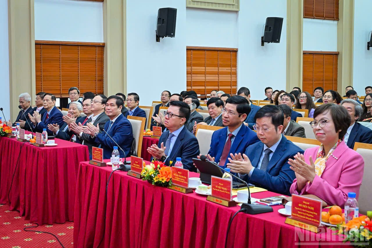 Участники пресс-брифинга.