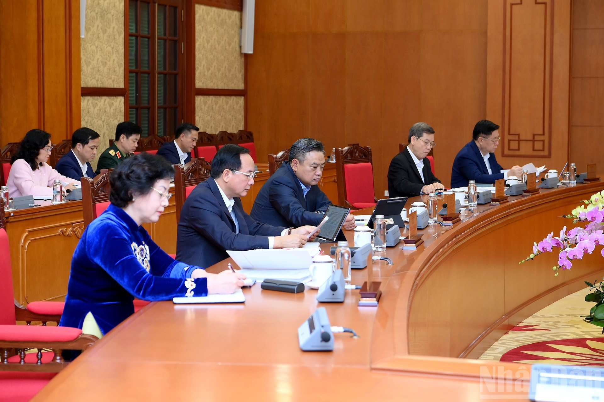 Руководители, участвующие в заседании.