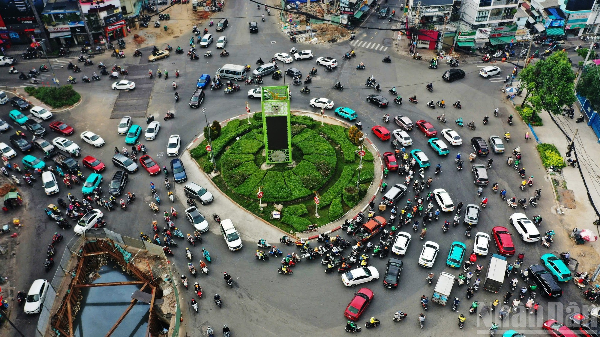 Участок Бентхань – Тхамлыонг включает 10 подземных станций, 1 надземную станцию и 1 депо.