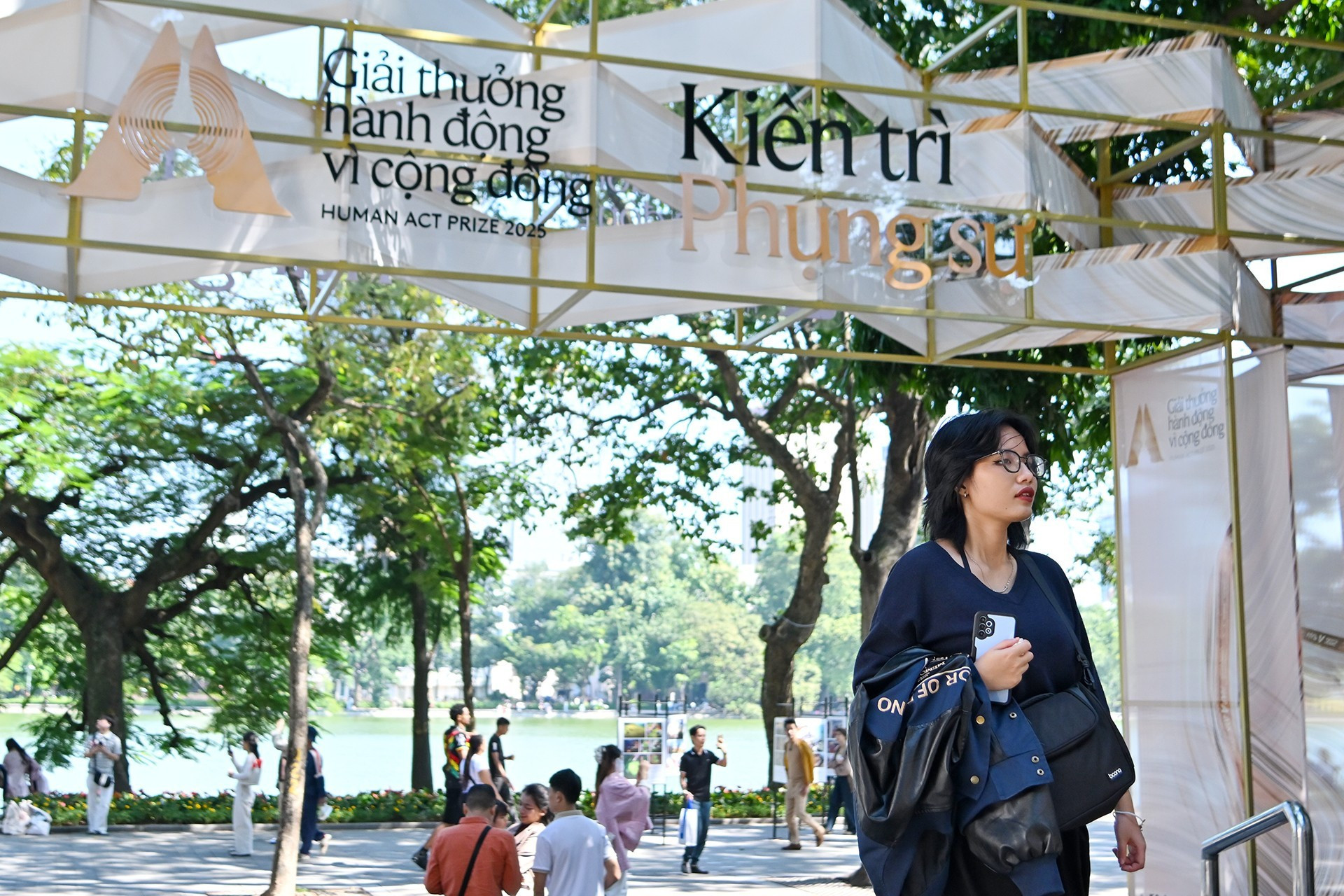 Выставка «Human Act Prize 2025» представляет историю премии в 2023 и 2024 годах и проекты, вышедшие в финал 2025 года. Выставка проходит с 15 по 30 ноября.