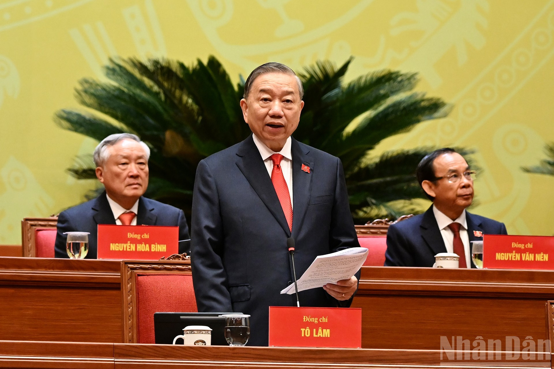 Генеральный секретарь ЦК КПВ То Лам руководит заседанием. (Фото: Зюи Линь)