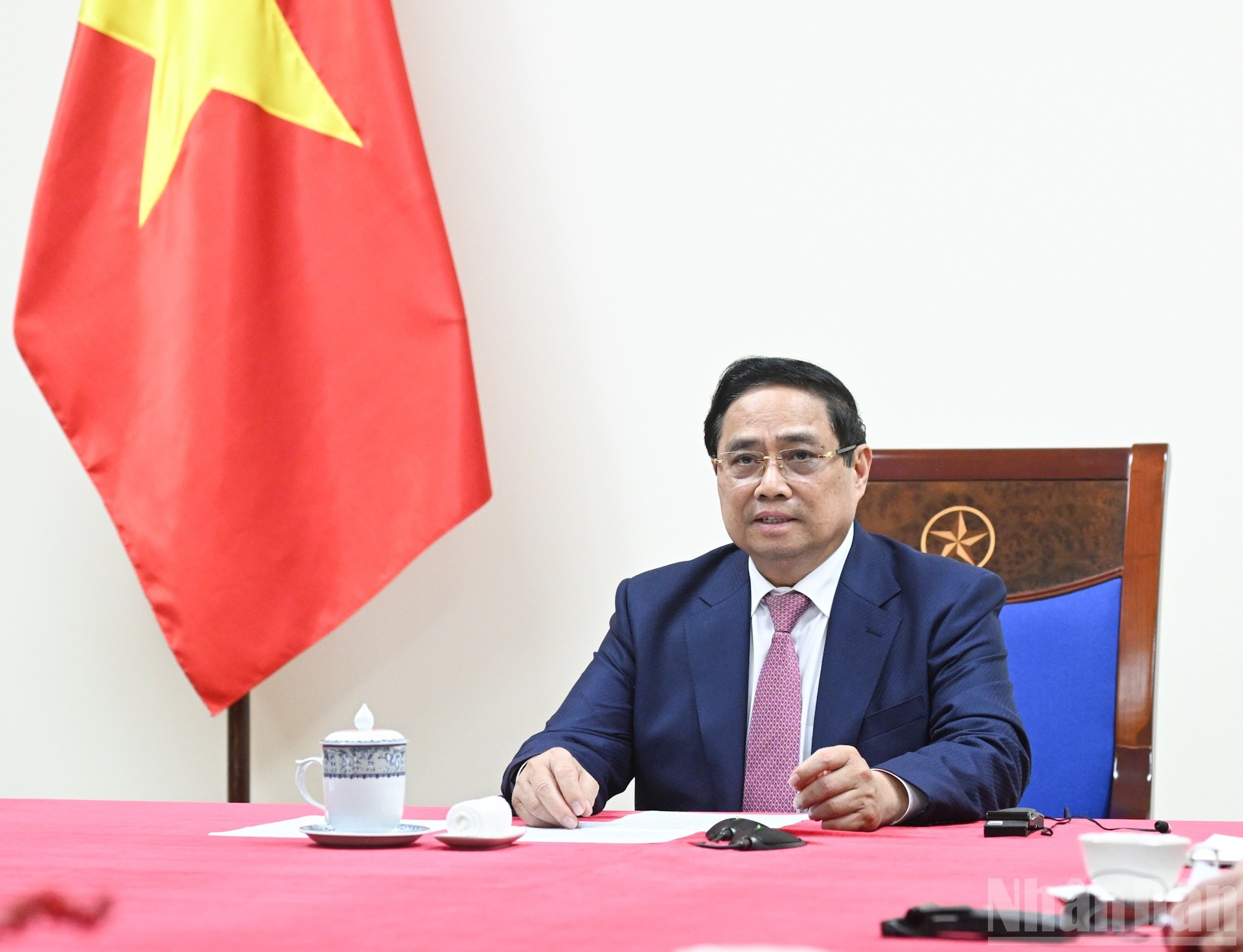 Премьер-министр Фам Минь Тьинь проводит телефонный разговор с Президентом Анголы Жоау Мануэлом Гонсалвешем Лоуренсу.