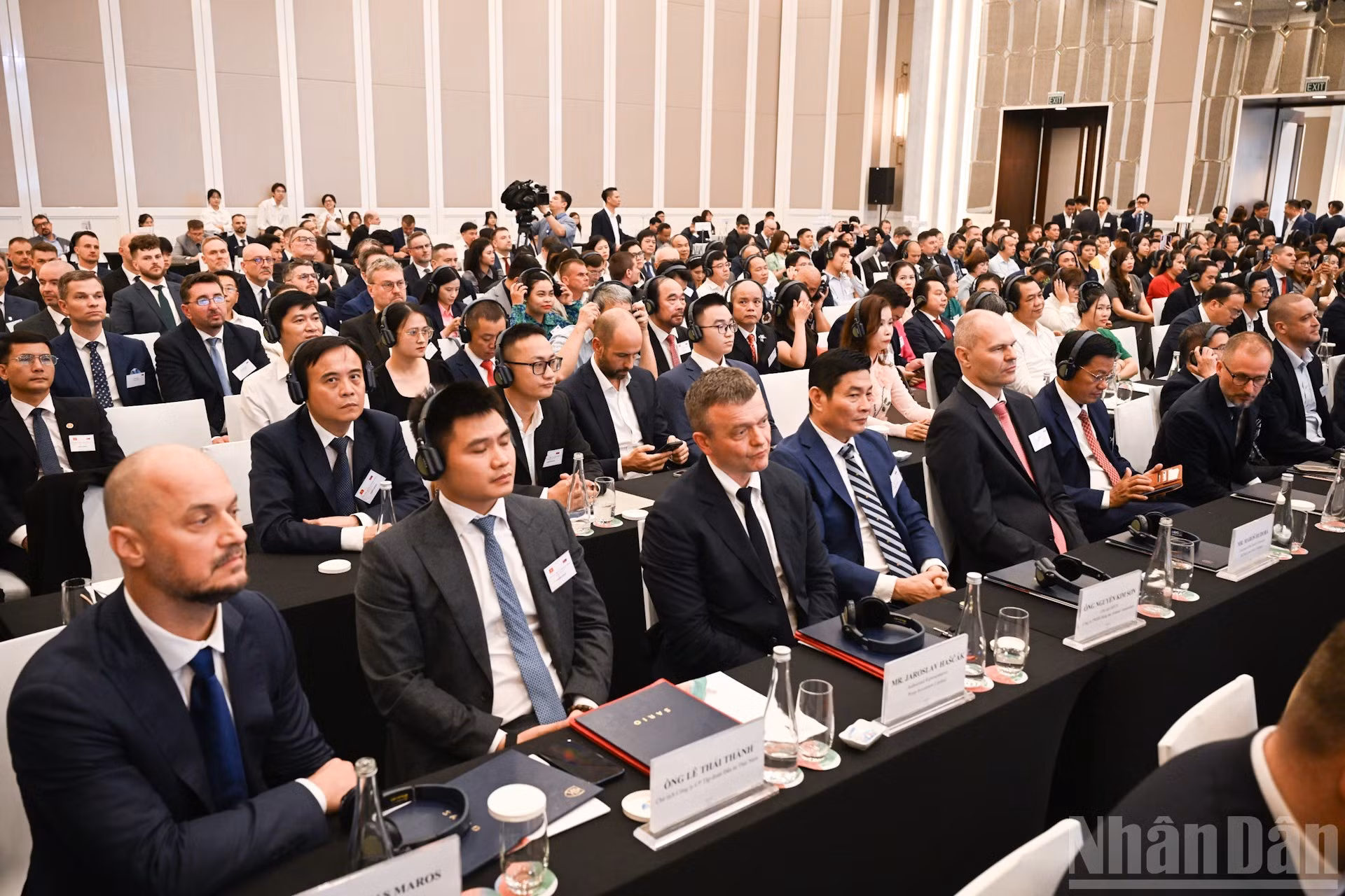 Делегаты на форуме.