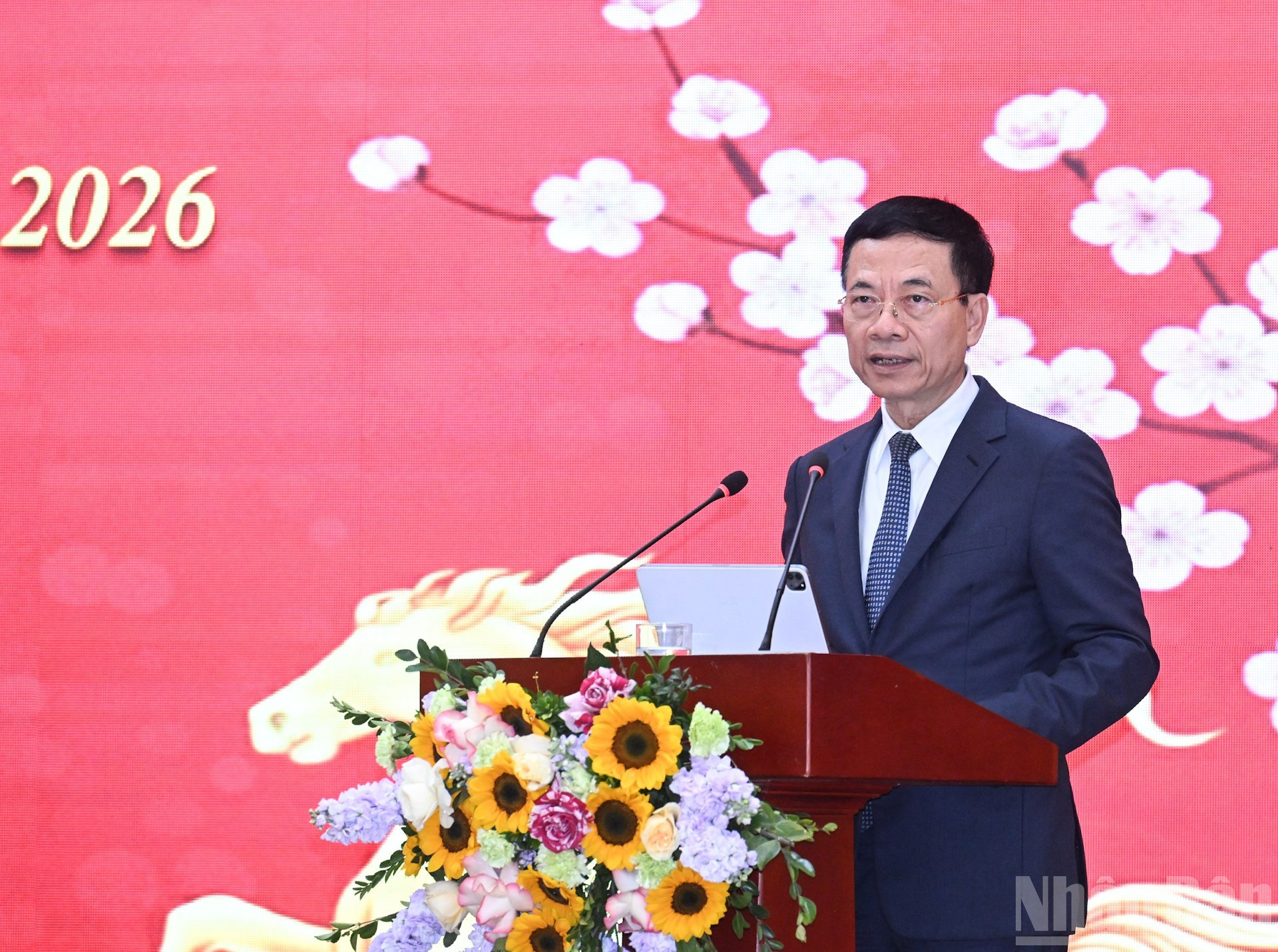 Министр науки и технологий Нгуен Мань Хынг выступает на рабочей встрече.