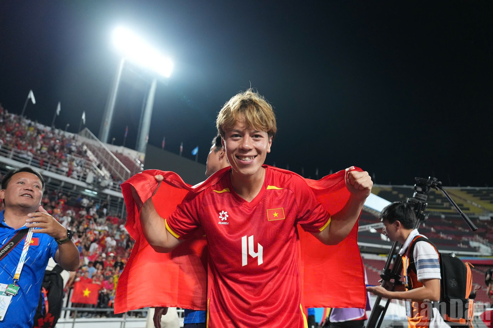 Этот титул стал особенно памятным для полузащитника вьетнамского происхождения Виктора Ле.