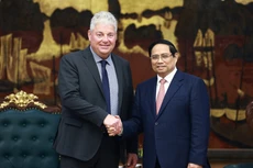 Премьер-министр Правительства Фам Минь Тьинь принял г-на Эдуарда Стифхаута, старшего вице-президента корпорации ASML (Нидерланды). (Фото: ВИА)