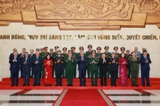 [Фото] Генеральный секретарь ЦК КПВ вручил Военно-морским силам звание Героя народных вооруженных сил