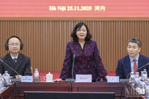 Товарищ Буй Тхи Минь Хоай выступает на приеме. Фото: Динь Хоа