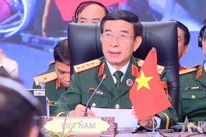 Генерал армии Фан Ван Зянг выступает на совещании. Фото: qdnd.vn