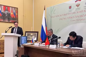 Г-н Роман Соколов, проректор по воспитательной деятельности и молодежной политике РГПУ им. А.И. Герцена, выступает на мероприятии.