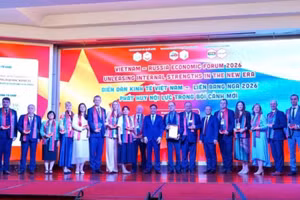 Делегаты двух стран на форуме. 