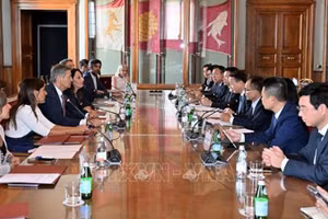 Делегация г. Ханоя проводит рабочую встречу с властями Рима. Фото: ВИА