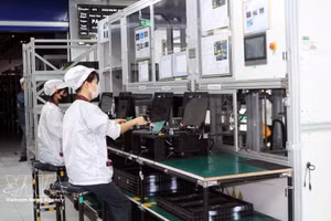 Компания Wistron Infocomm Vietnam с ограниченной ответственностью в промышленной зоне Донгван III, эффективно работающая на территории, увеличила объем инвестиций на 284 млн долларов США. Фото: ВИА