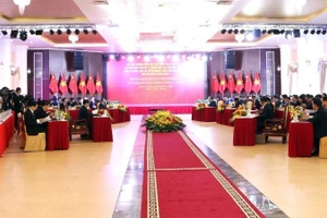 Общий вид 5-й ежегодной конференции между секретарями парткомов вьетнамских приграничных провинций и китайской провинции Юньнань.