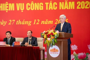 Постоянный зампредседателя НС До Ван Тьиен выступает на конференции. Фото: quochoi.vn